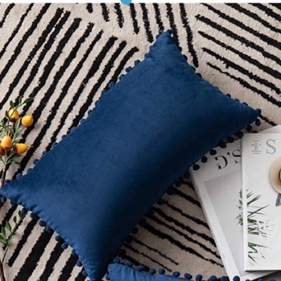 Lot 6 - New Pillow Covers -velvet/linen -no inserts Dark Blue and Cream see pics - Picture 2 of 8